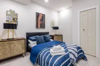 Cozy Luxury Suite with Private Movie Theatre - Bungalows