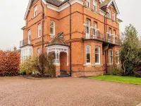 Beautiful 5 Bedroom Home in Evesham Hotels in Evesham