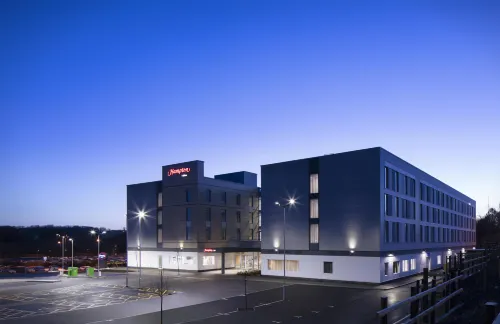 Hampton by Hilton Bristol Airport - parkir