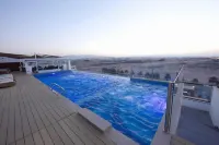 Carnelian Muscat - Airport Hotel - Pools