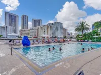 Beachwalk Resort Hotel - Beach