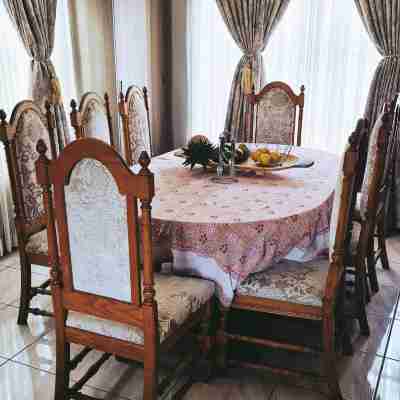 Cozy & Peaceful Home Perfect for Work or Relaxation Dining/Meeting Rooms