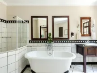 Perry's Bridge Hollow Boutique Hotel - Airport Shuttle