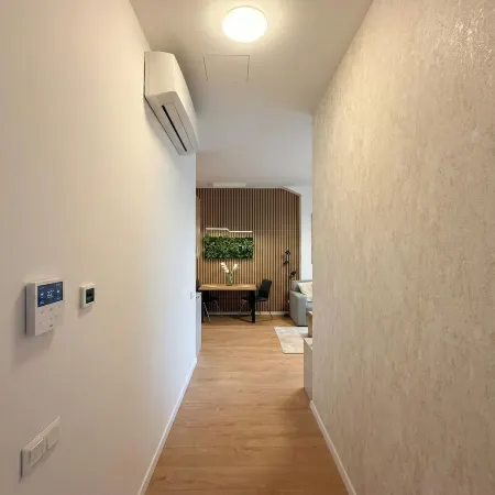 8-Min to Airport 1BR & 1LR Flat