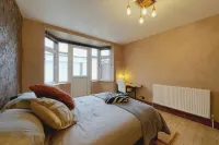 Charming Burnt Oak Retreat - Wifi