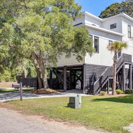 Coastal Escape Near 4 Beaches in Pawleys Island!