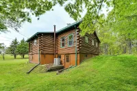 Motorsports, Lake Days & Hikes! Cabin in Waterfall