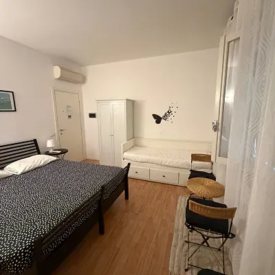 بي آند بي بيزي Hotels near قلعة سيرميونى