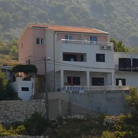 Apartments Jereb Отели в г. Драшнице