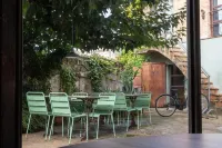 Flora - Bed and Breakfasts
