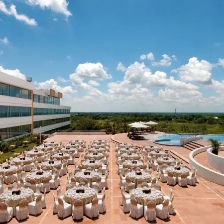 Holiday Inn VILLAHERMOSA AEROPUERTO by IHG