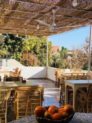 ABU Guest House - 2-Star