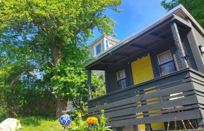Cozy Tree House with River Views in Saint John
