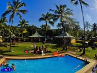 Nomads Airlie Beach - Beach