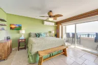 1 Mi to Magic Sands: Waterfront Big Island Condo - 3-Star