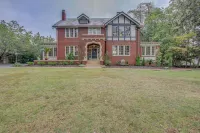 Family Laurinburg Home w/ Private Yard & BBQ - Vila