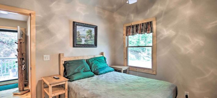 Fire Pit & Forest Views: Secluded Murphy Cabin! Hotels in Notla