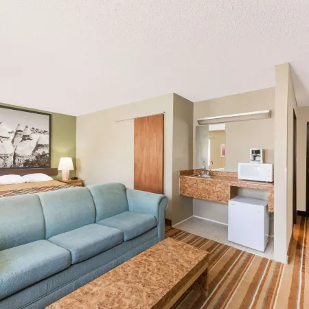 Super 8 by Wyndham Socorro