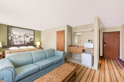 Super 8 by Wyndham Socorro - 2-Star