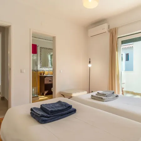 LA1 in Sesimbra With 5 Bedrooms and 4 Bathrooms