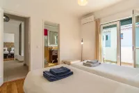 LA1 in Sesimbra With 5 Bedrooms and 4 Bathrooms - 4 Sao