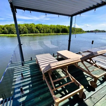 Boat House for 7 with Jacuzzi