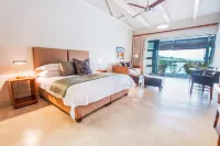 Ladybird Boutique Hotel at Kanonkop - balcony