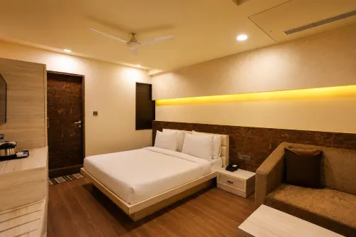 Hotel Sonash by Golden Treat - 3 ดาว