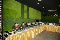 H Plus Hotel Yangon - breakfast