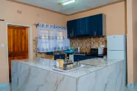 Spacious 3-Bedroom House Rental Near Victoria Falls - 2 stjerner