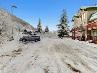 Renovated 1BR Ski-in/out Flat at Base of Alyeska Hotels near Chair 6