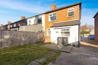 Darlington Central 4BR With Parking and Free Wifi - Homestay