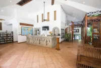 Oceanfront Hotel Verde Mar Direct Access to the Beach - Park Yeri