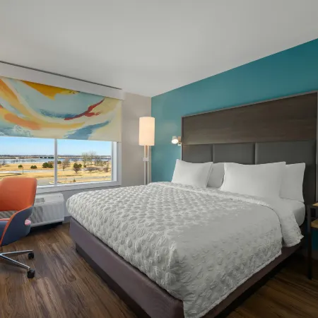 Tru by Hilton Oshkosh