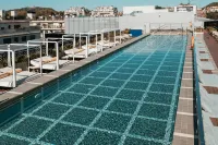 The Social Hub San Sebastián - Pools