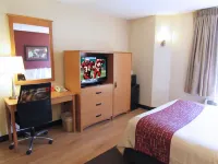 Red Roof Inn Fargo - I-94/ Medical Center - Pools