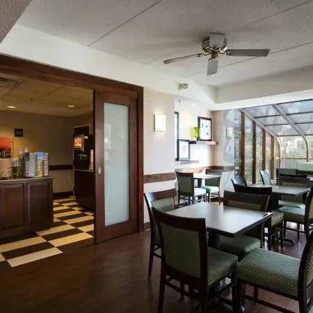 Hampton Inn West Springfield