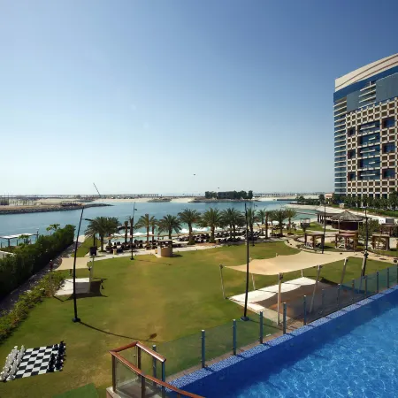 Bab Al Qasr Hotel