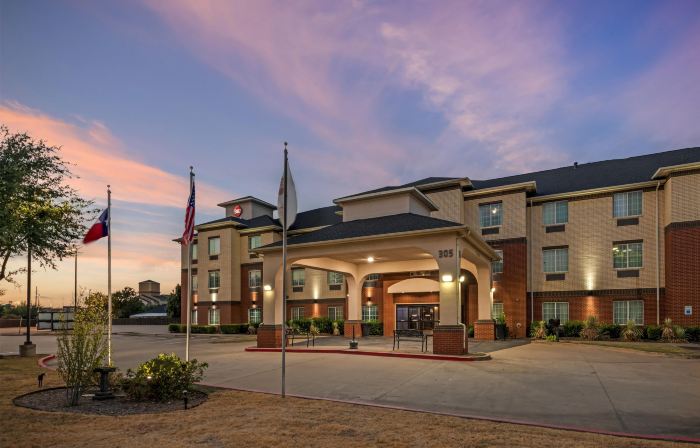 Best Western Plus Lake Dallas Inn  Suites