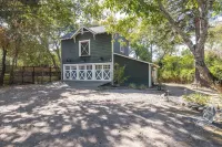 Historic Cedar Mansion Bungalows Barn - 1 Block from Sonoma Square - 3-Star
