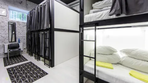 Capsule Hotel Atmosphere in ตูย์เมน