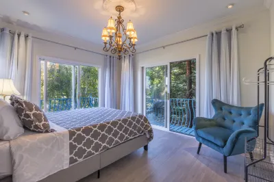 @ Marbella Lane - KnollTop Property | HotTub