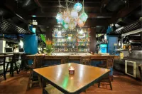 Burasari Phuket Resort - bars