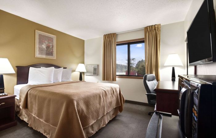 Travelodge by Wyndham la Porte/Michigan City Area