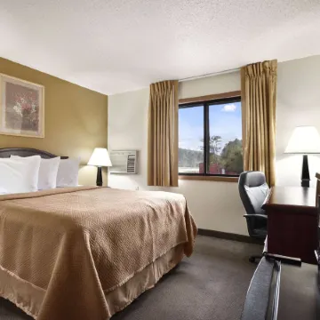 Travelodge by Wyndham la Porte/Michigan City Area