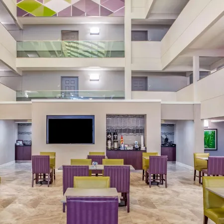 La Quinta Inn & Suites by Wyndham Lubbock West Medical Centr