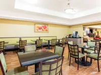 La Quinta Inn & Suites by Wyndham Ennis Hotels in Ennis