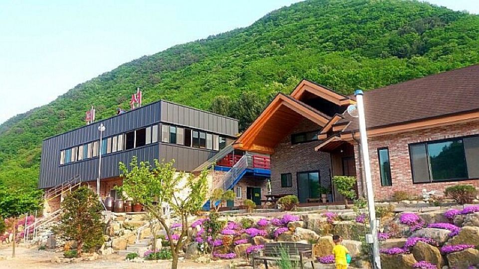 Hwacheon Mountain Scent Water Scent Ocher Pension