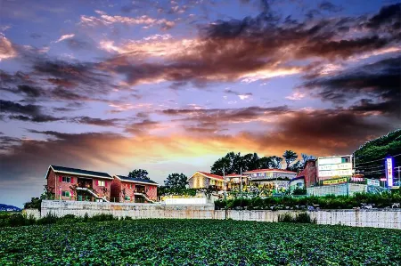 Ganghwado the Noeul Pension Отели рядом с достопримечательностью «Dongmak Beach»