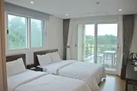 Ocean Square Resort Hotel dekat Seongeup Folk Village